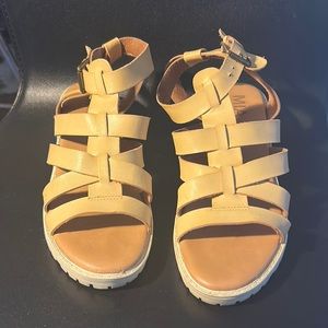 MIA strappy leather sandals. Size 7 1/2.